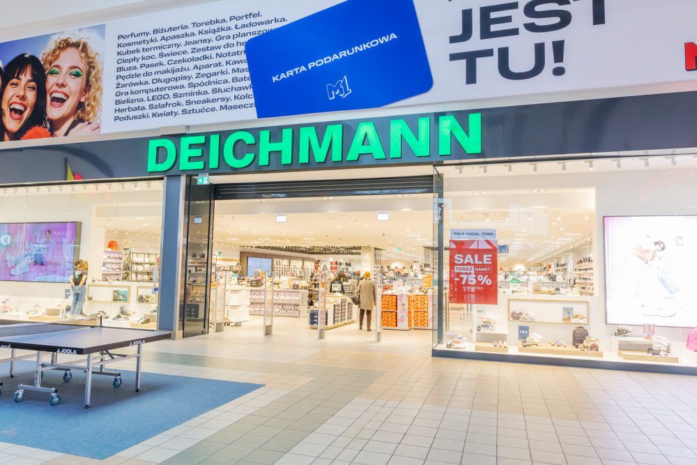 Wejście do sklepu obuwniczego Deichmann w M1 Marki