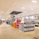 Wnętrze sklepu obuwniczego Deichmann w M1 Marki
