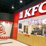 Widok na kasy w restauracji KFC w M1 Marki