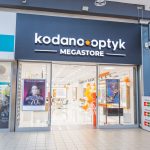Witryna salonu optycznego Kodano w M1 Marki