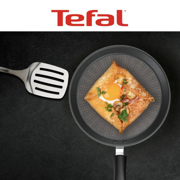 Grafika promocyjna prezentująca patelnię naleśnikową Tefal PROTECH.
