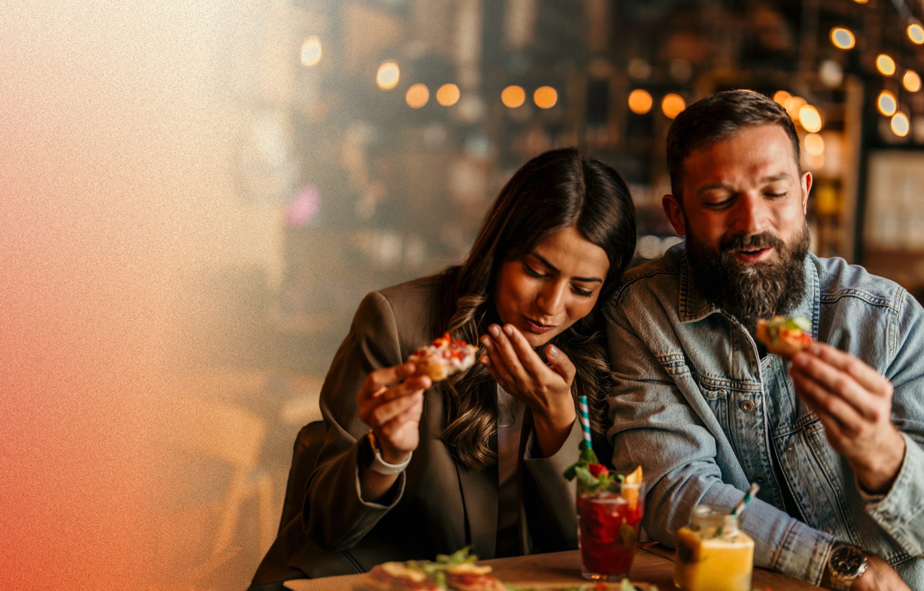 Grafika dla kampanii wizerunkowej M1 dotyczącej gastronomii w CH. Para jedząca wspólny posiłek.