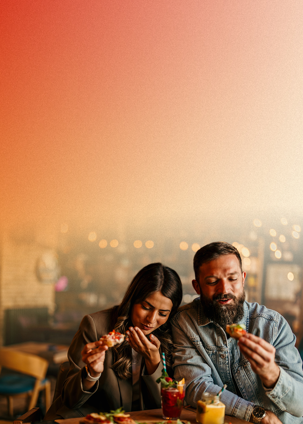 Grafika dla kampanii wizerunkowej M1 dotyczącej gastronomii w CH. Para jedząca wspólny posiłek.